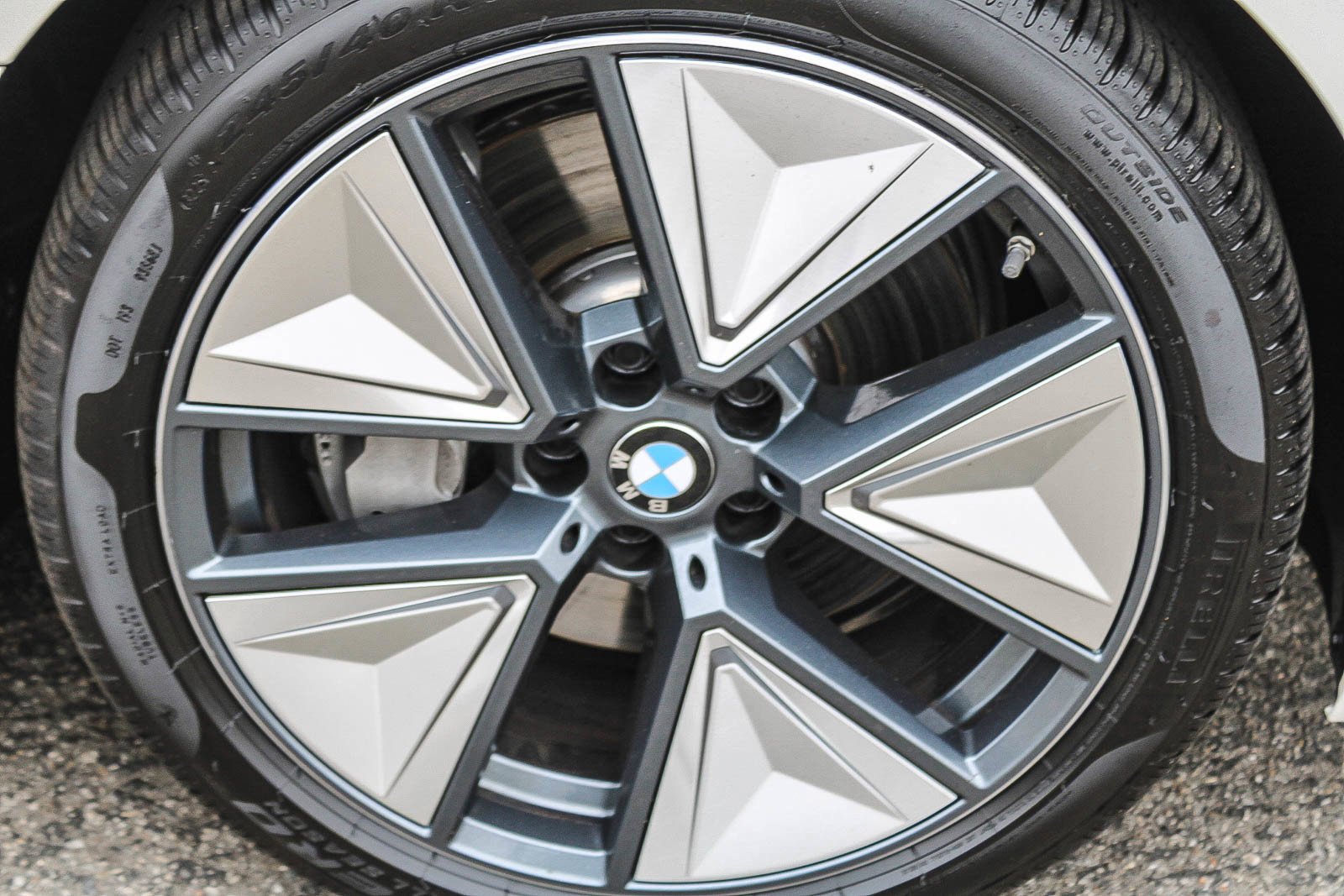 Used 2025 Mineral White Metallic BMW xDrive40 image 11