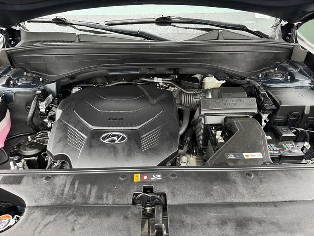 Used 2023 White Hyundai SE image 21