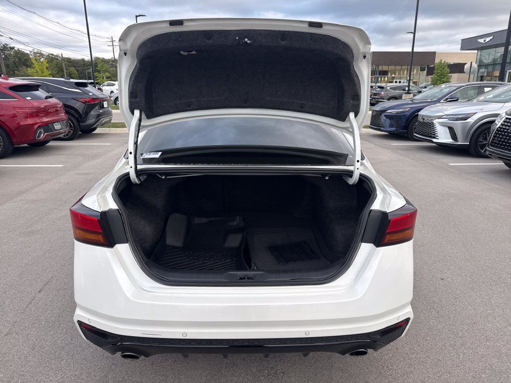 Used 2023 White Nissan 2.5 SR image 9