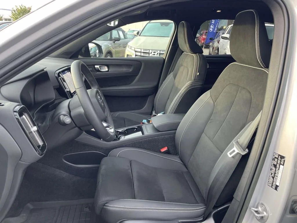 Used 2023 Silver Dawn Metallic Volvo Ultimate image 8