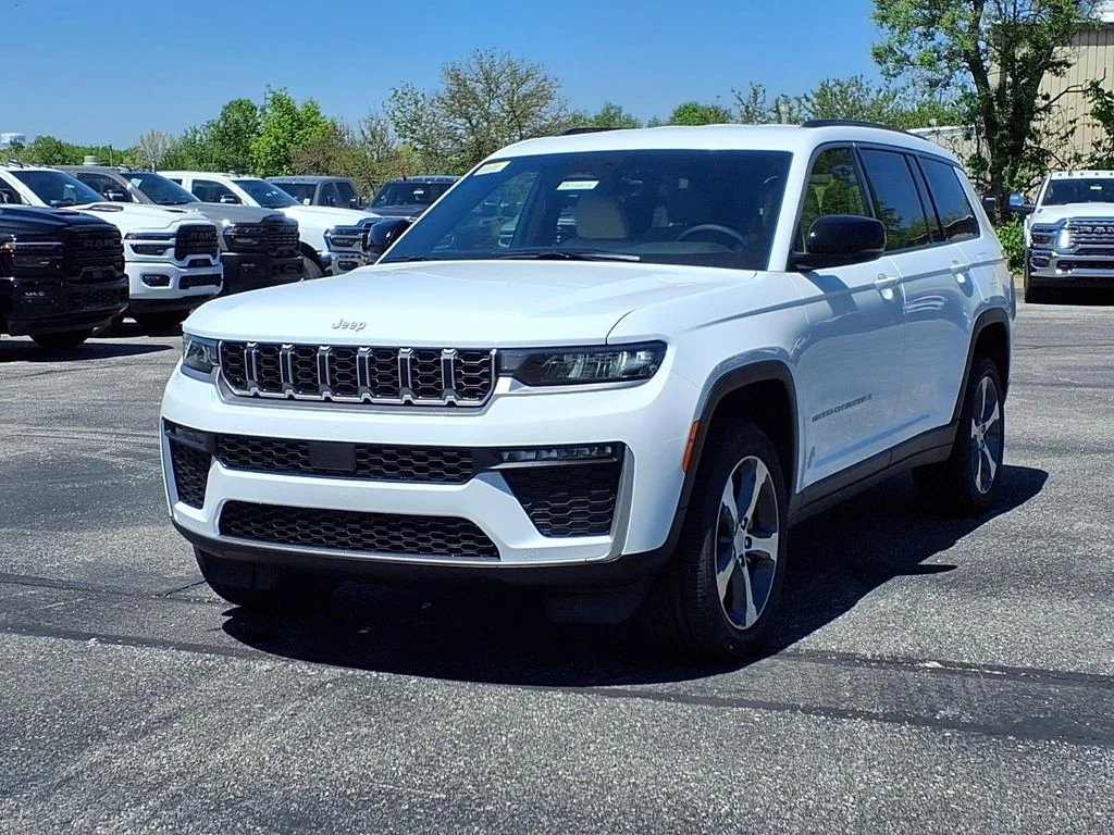 New 2026 Bright White Clear-Coat Exterior Paint Jeep Limited image 2