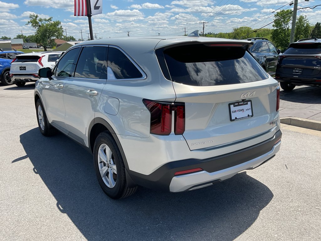 Used 2026 Ivory Silver Kia LX image 7