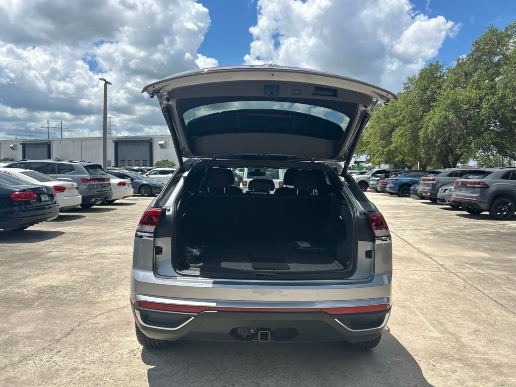 New 2026 Silver Volkswagen 2.0T SE w/Technology image 43