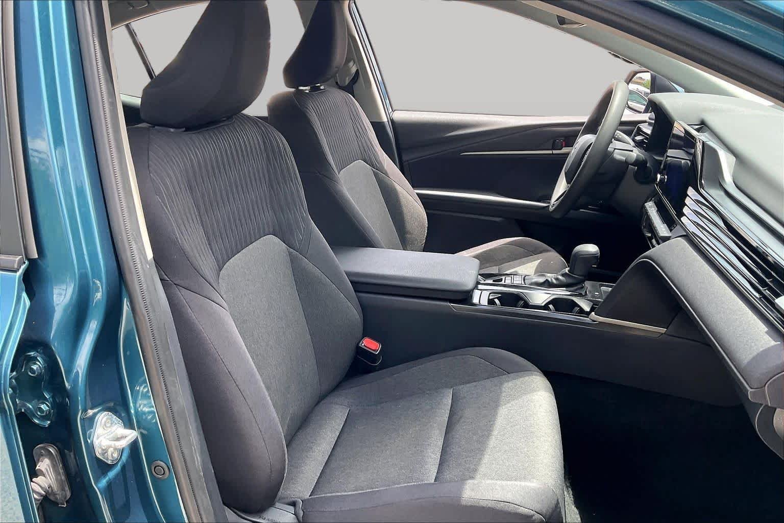 Used 2025 Ocean Gem Toyota LE image 8
