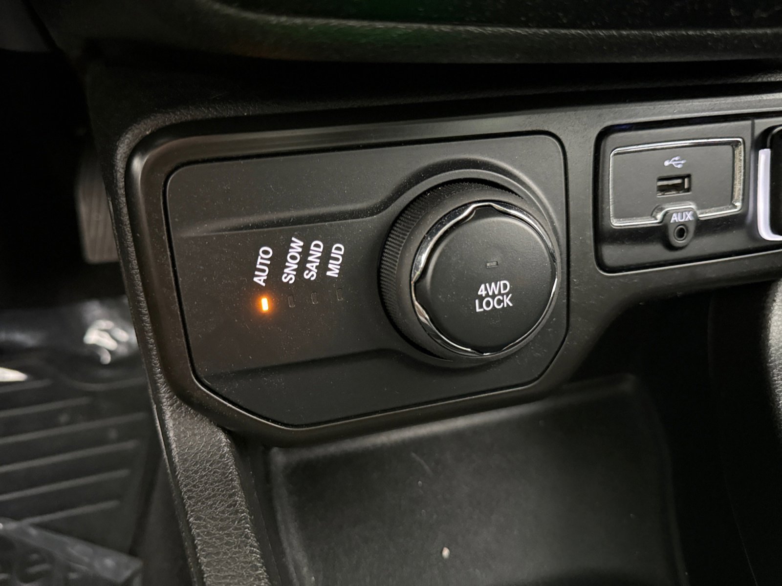 Certified Used 2023 Black Clearcoat Jeep Latitude image 24