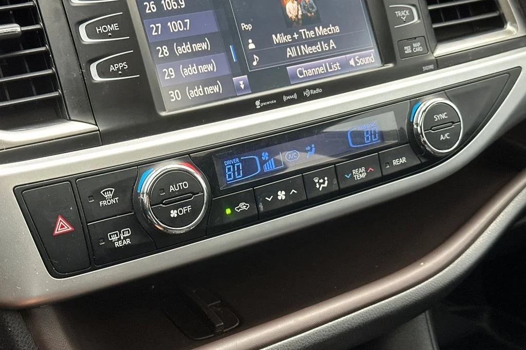 Used 2019 Ooh La La Rouge Mica Toyota XLE image 26
