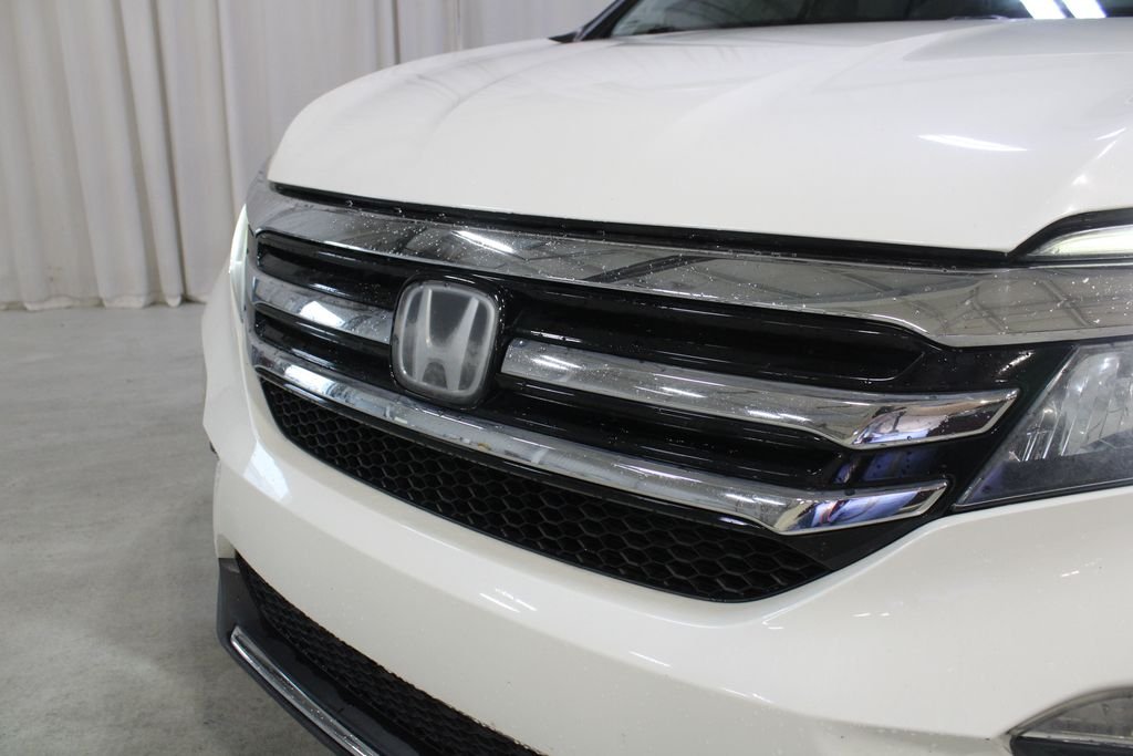 Used 2016 White Honda Elite image 35
