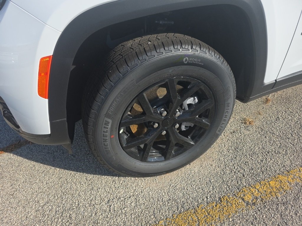 2025 Jeep Grand Cherokee Altitude photo 4