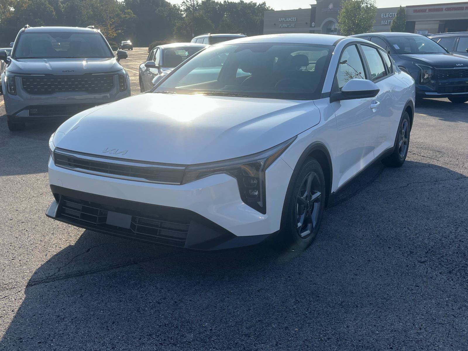 New 2026 Snow White Pearl Kia LXS image 7
