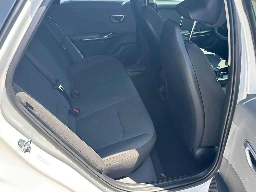 New 2026 Snow White Pearl Kia LXS image 15
