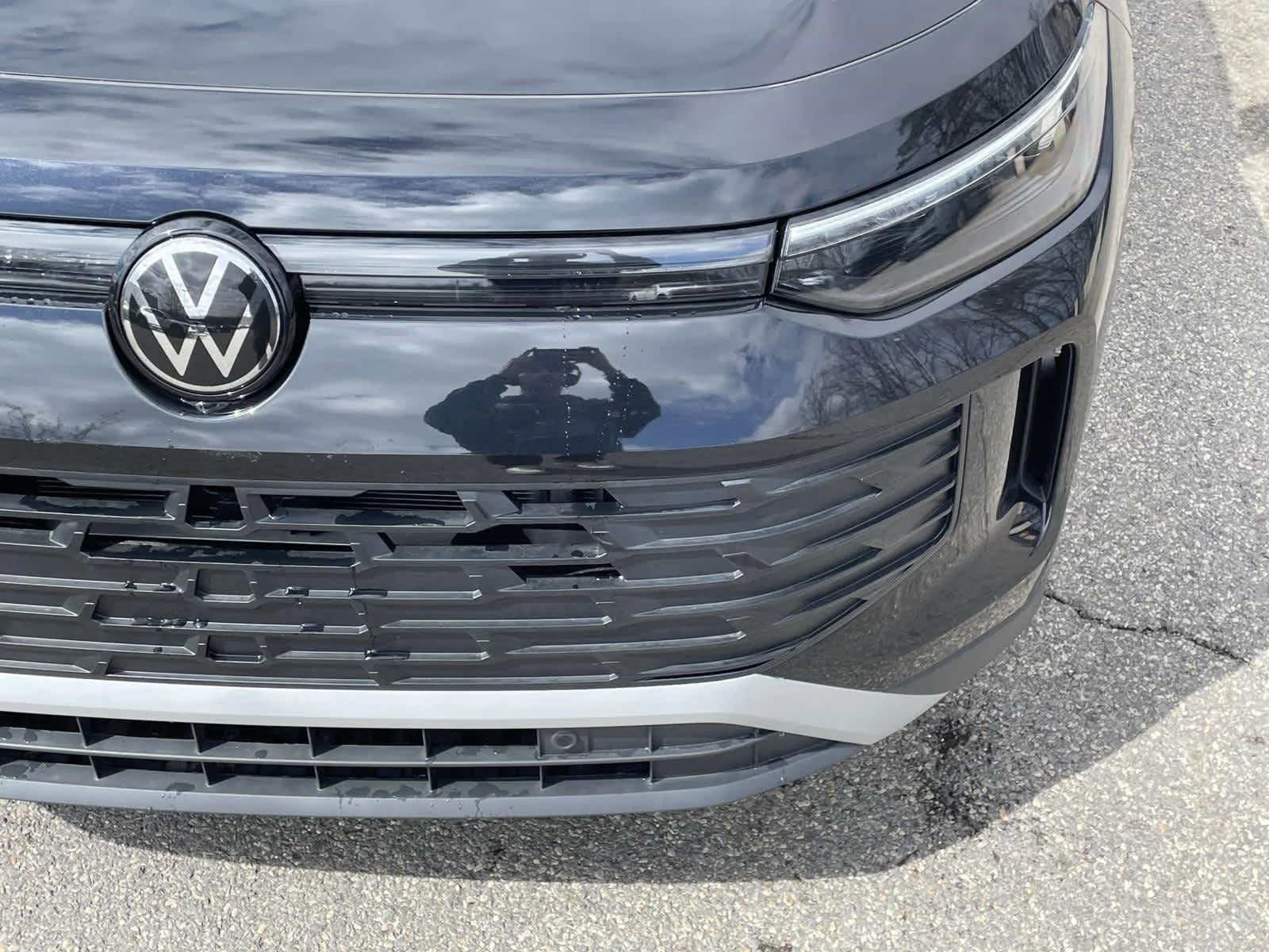 New 2026 Deep Black Pearl Volkswagen S image 9