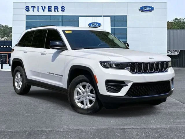 2023 Jeep Grand Cherokee Laredo 4x4's photo