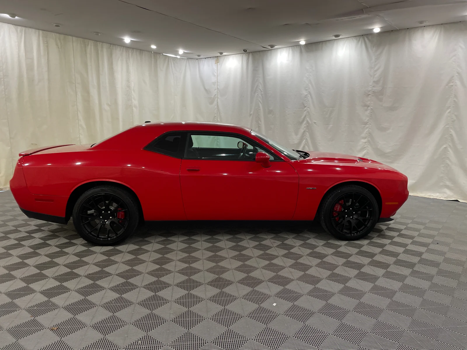 Used 2016 Torred Clearcoat Dodge R/T image 4