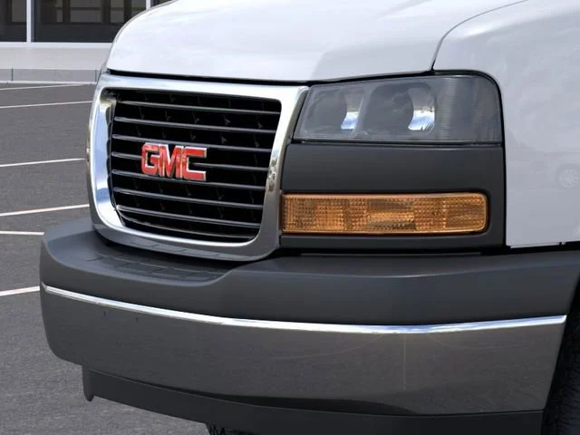 New 2025 Summit White GMC 1WT image 13