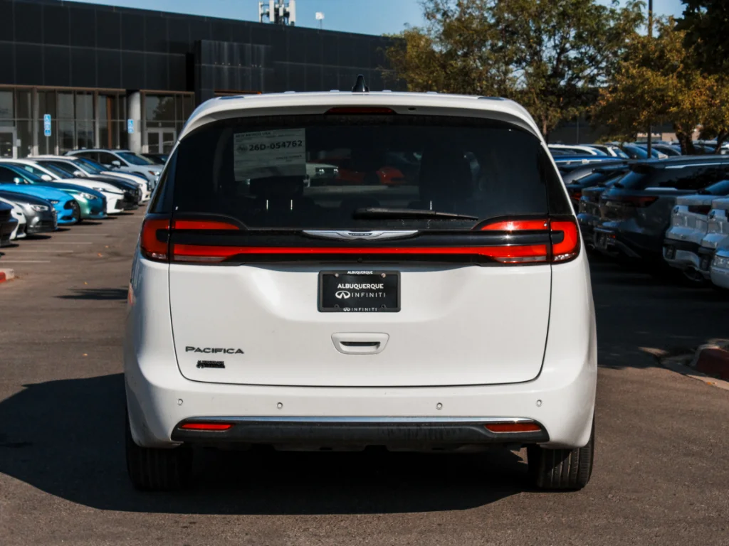 Used 2023 Silver Mist Clearcoat Chrysler Touring L image 6