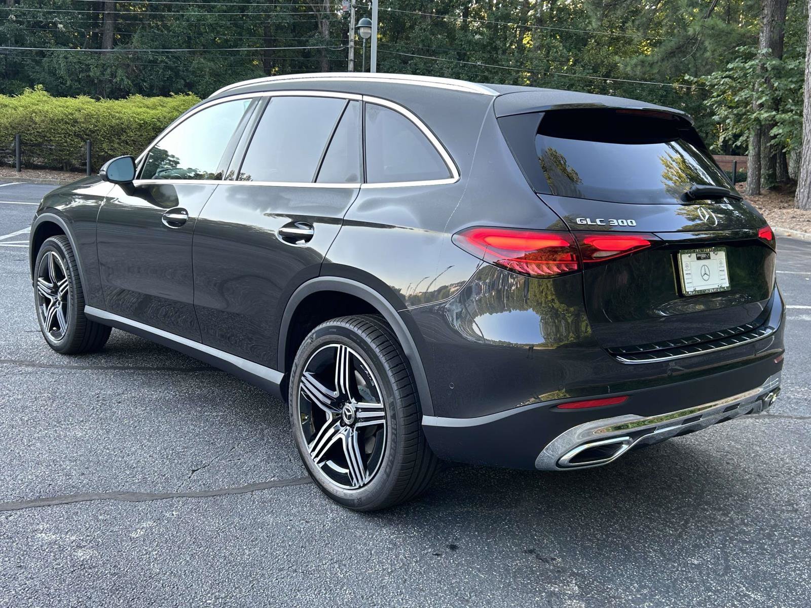 New 2027 Graphite Grey Metallic Mercedes-Benz GLC 300 SUV image 13