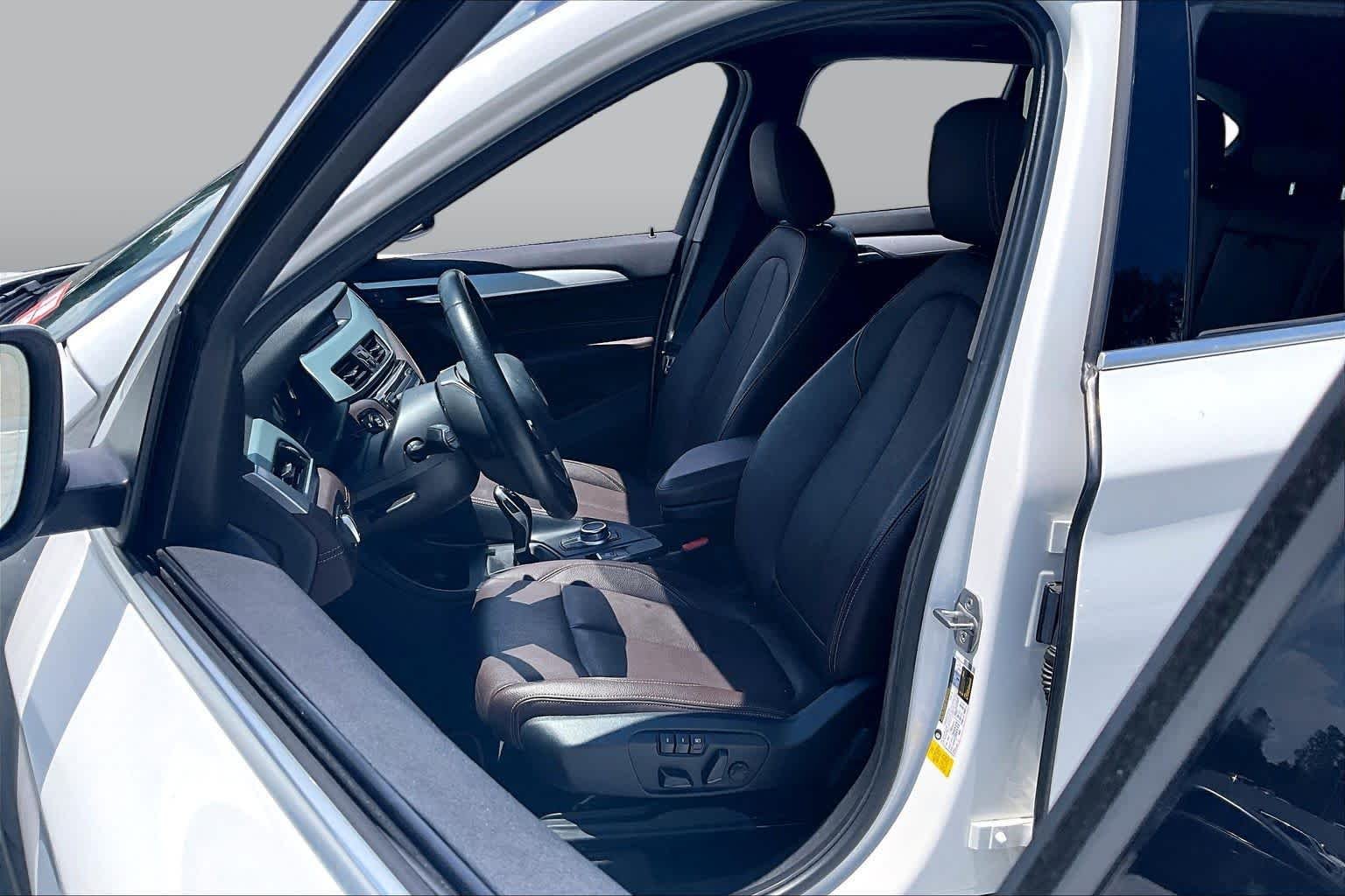 Used 2021 Alpine White BMW sDrive28i image 8