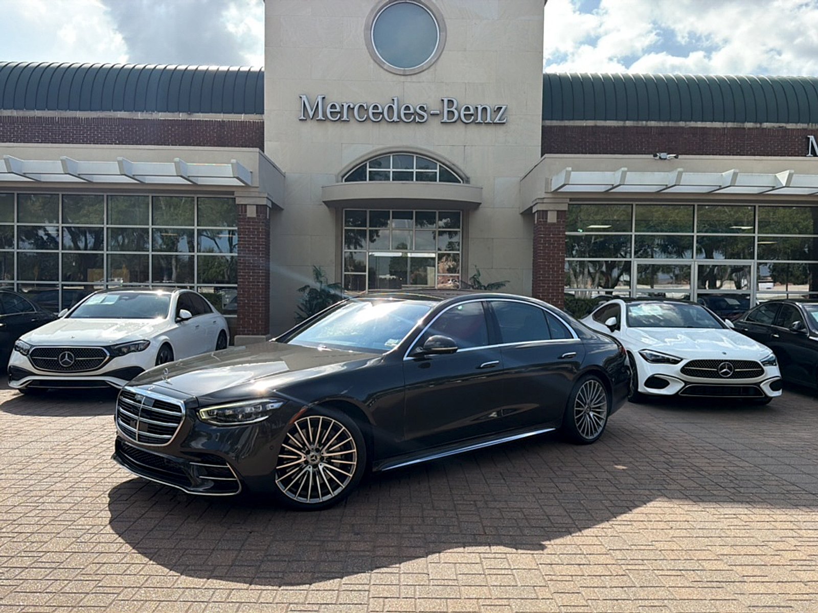 Used 2023 Graphite Grey Mercedes-Benz 4MATIC® image 1