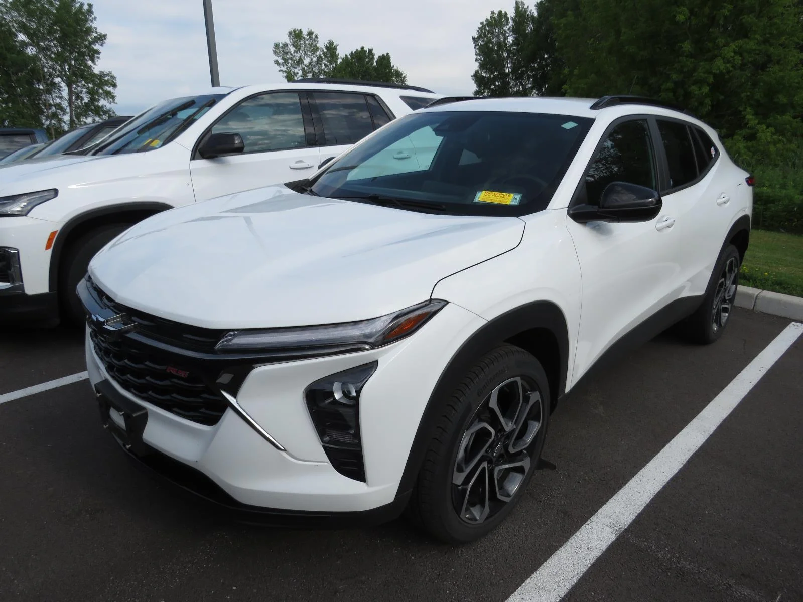 Used 2025 Summit White Chevrolet 2RS image 5