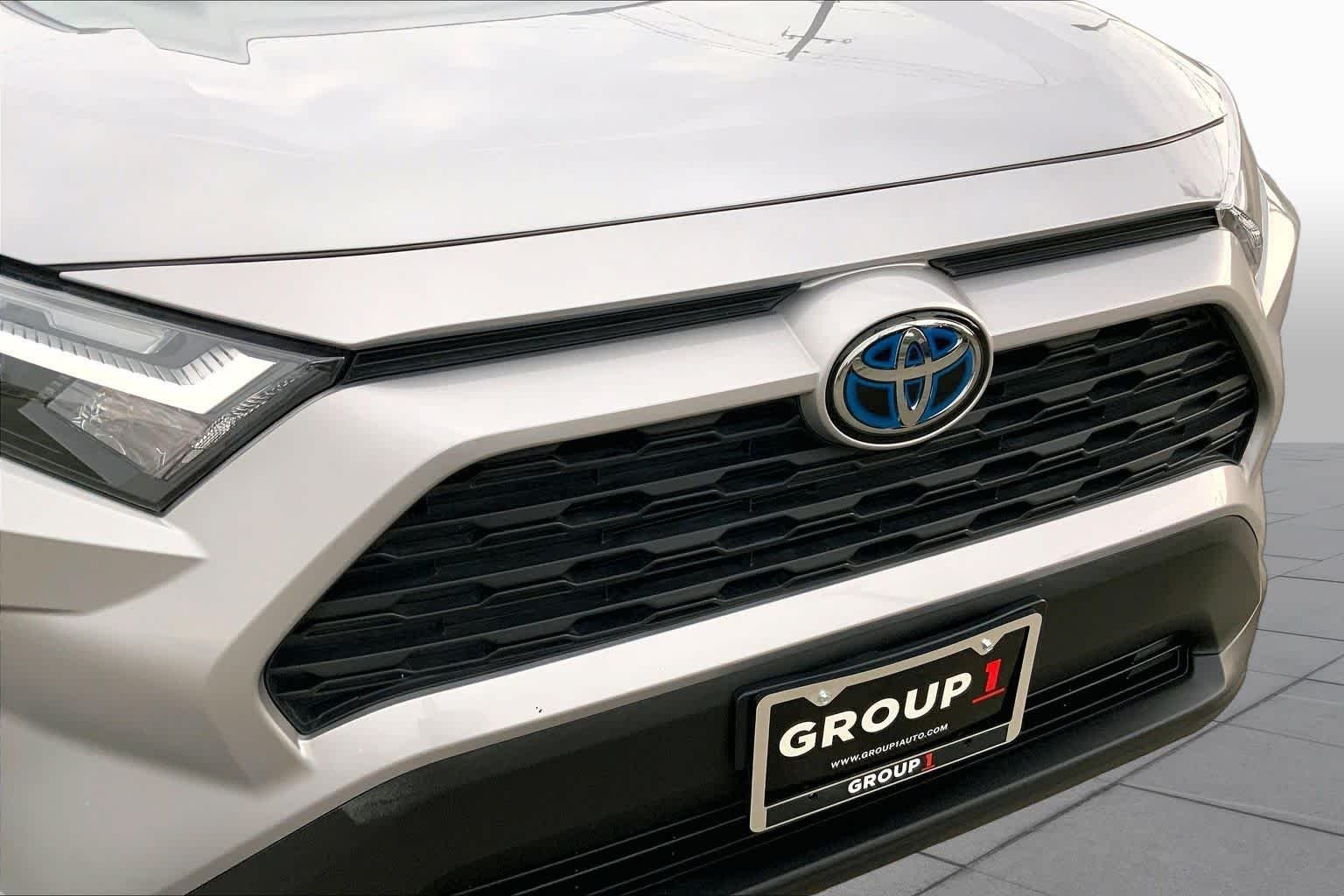 Used 2024 Silver Sky Metallic Toyota Hybrid XLE image 59
