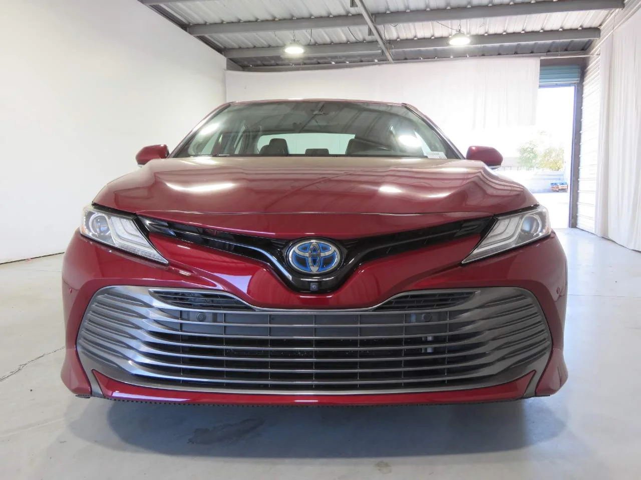 Used 2020 Ruby Flare Pearl Toyota XLE image 2