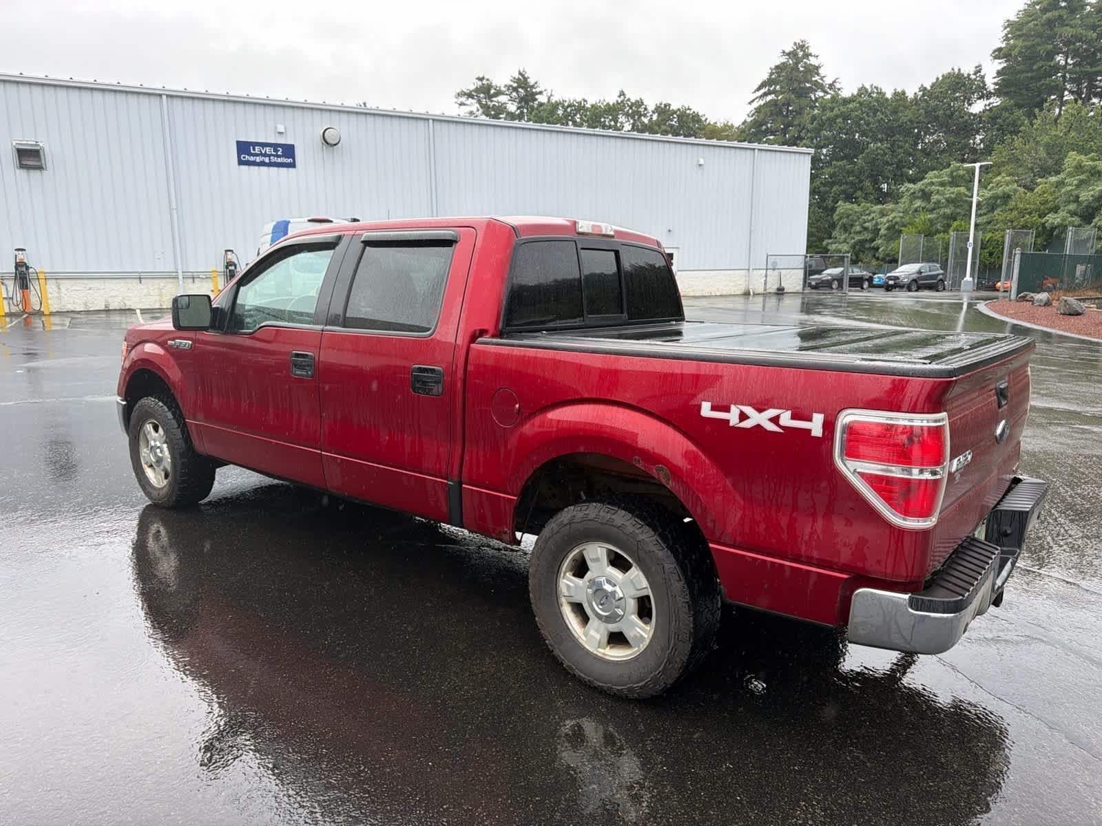 Used 2013 Ruby Red Tinted Clearcoat Metallic Ford XLT image 8