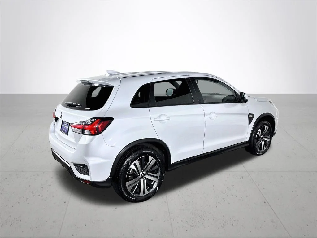Used 2025 Silver Mitsubishi 2.0 ES image 6