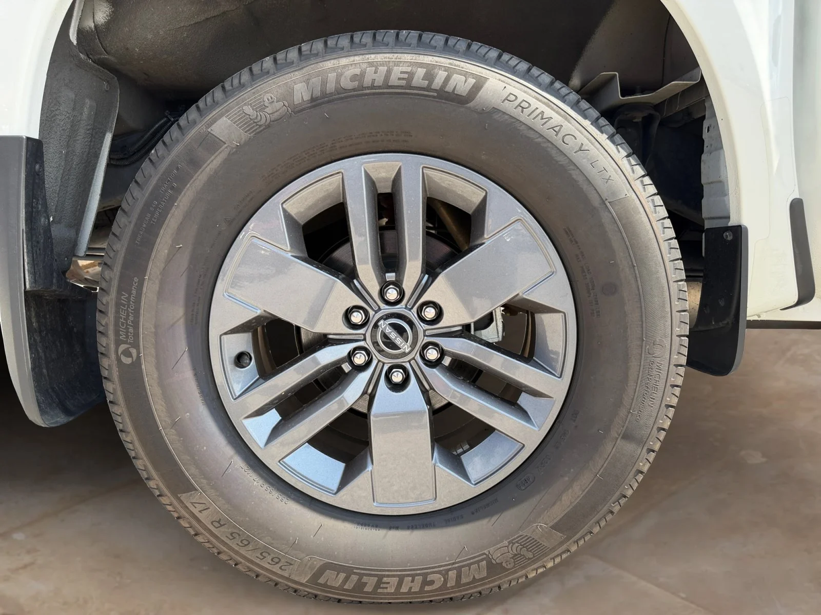 Used 2025 Glacier White Nissan SV image 23
