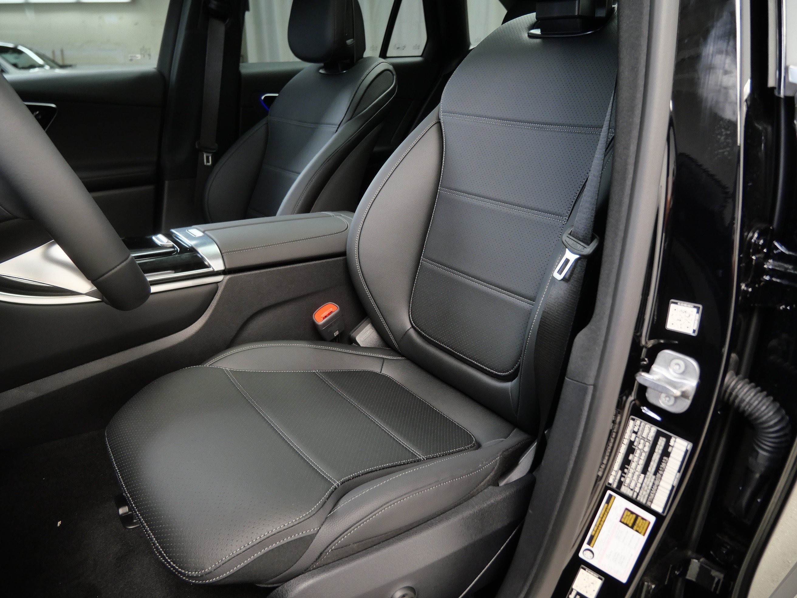 New 2026 Black Mercedes-Benz GLC 300 image 2