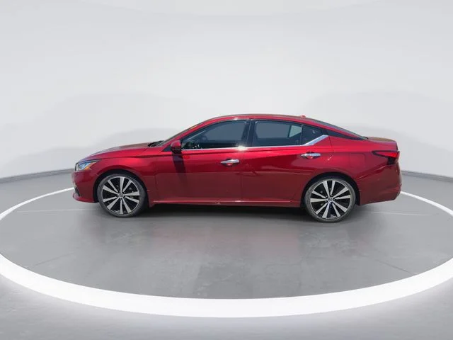 Used 2020 Red Nissan 2.5 Platinum image 5