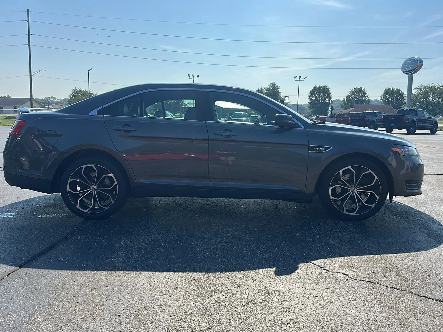 Used 2016 Magnetic FORD SEDAN image 7