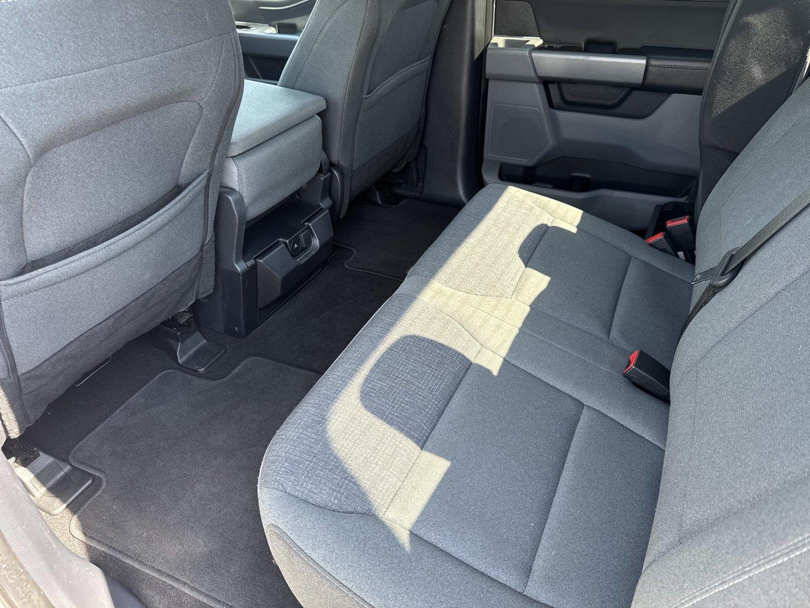 Used 2025 Oxford White Ford XLT image 26