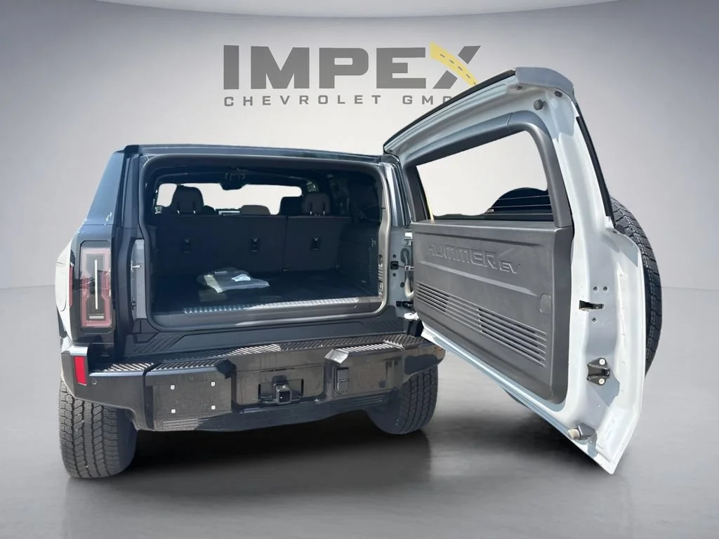 Used 2025 Meteorite Metallic (Grey) GMC 2X image 30