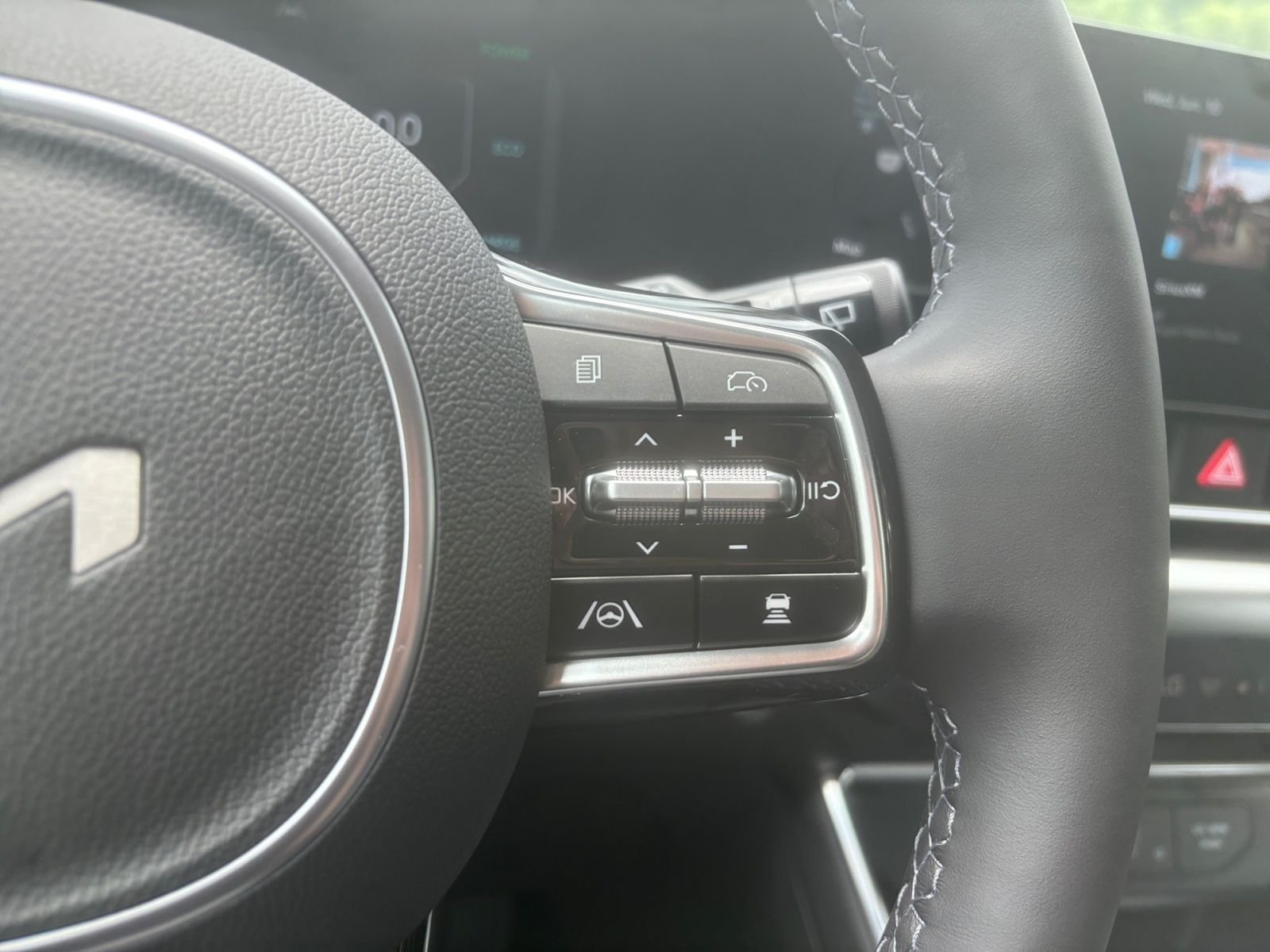New 2026 Snow White Pearl Kia SX Prestige image 23