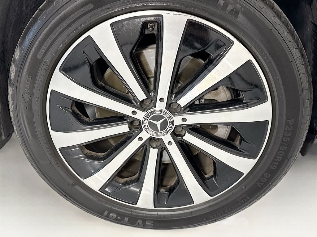 Used 2023 Iridium Silver Metallic Mercedes-Benz GLB 250 image 32