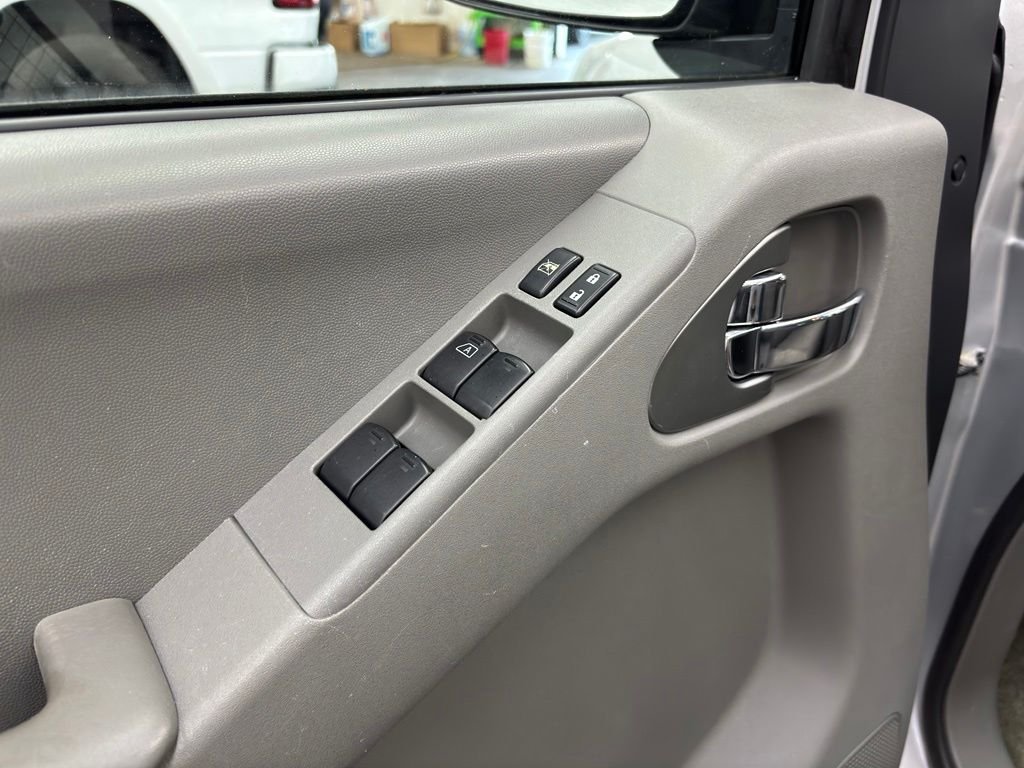Used 2014 Silver Nissan SV image 19