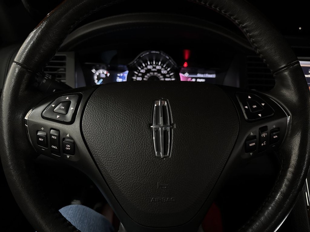 Used 2015 Tuxedo Black Lincoln Base image 17