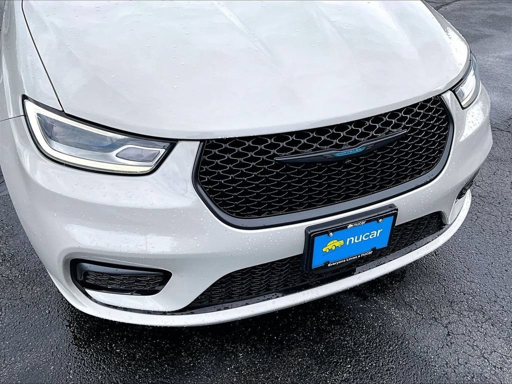 Used 2021 Luxury White Pearlcoat Chrysler Hybrid Touring image 29