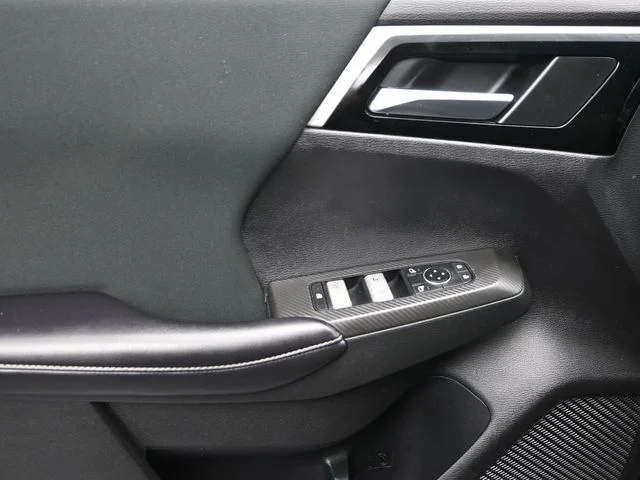 Used 2022 Black Mitsubishi ES image 10