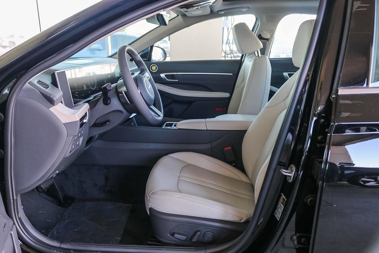 New 2025 Black Hyundai Limited image 21