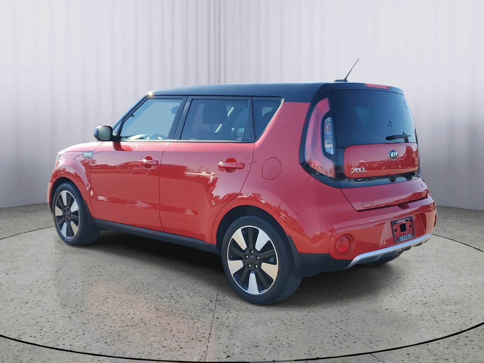 Used 2018 Red Kia Plus image 3
