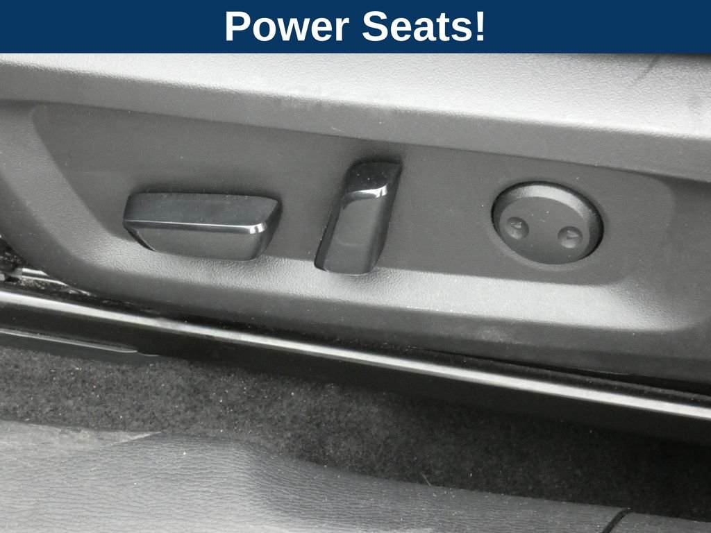 Used 2025 Silver Mitsubishi SE image 20