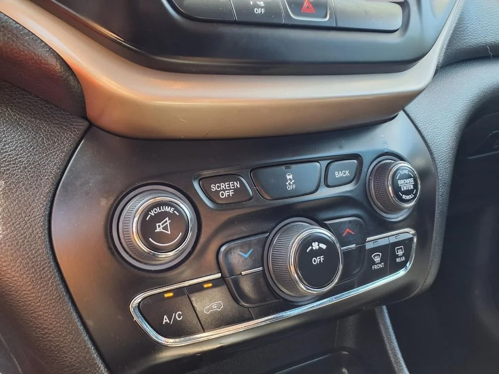 Used 2016 Gray Jeep Latitude image 7