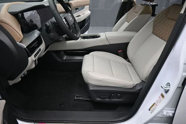 New 2026 Everest White Pearl TriCoat Nissan Platinum image 30