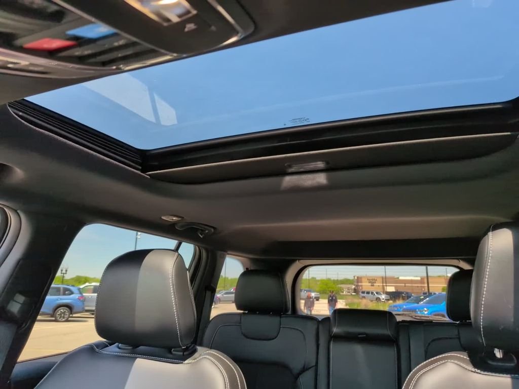 Used 2025 White Jeep Altitude X image 32