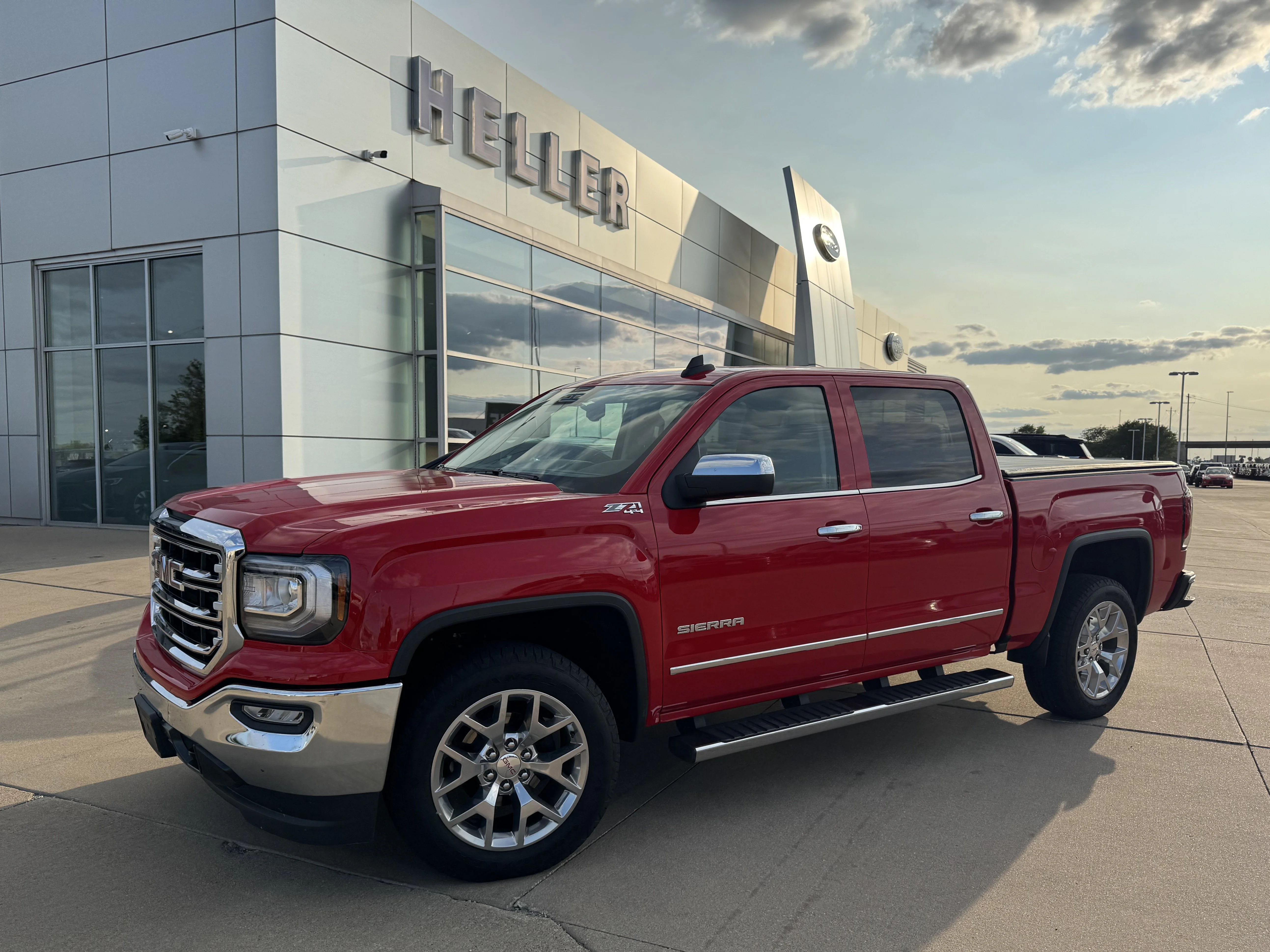 Used 2018 Cardinal Red GMC SLT image 3