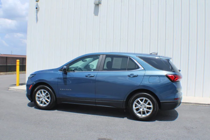 Used 2024 Lakeshore Blue Metallic Chevrolet LT image 3
