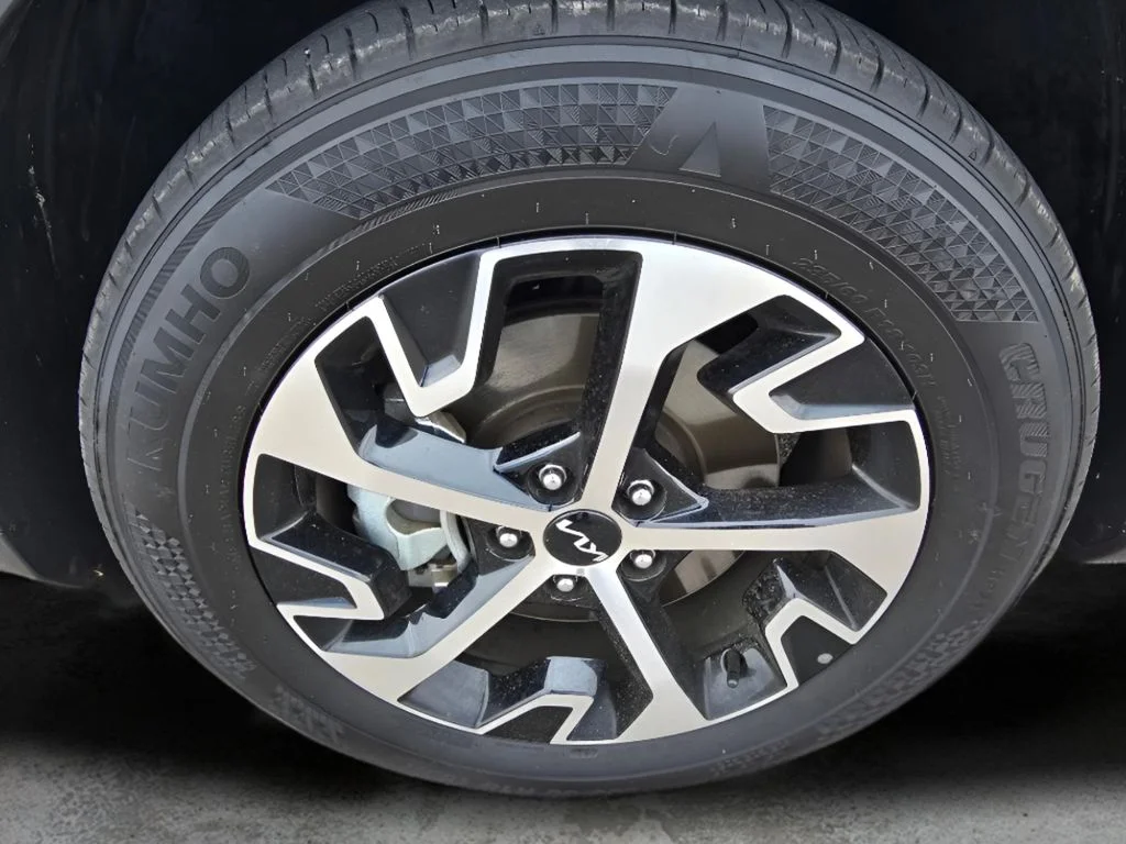Used 2024 Gravity Gray Kia EX image 31