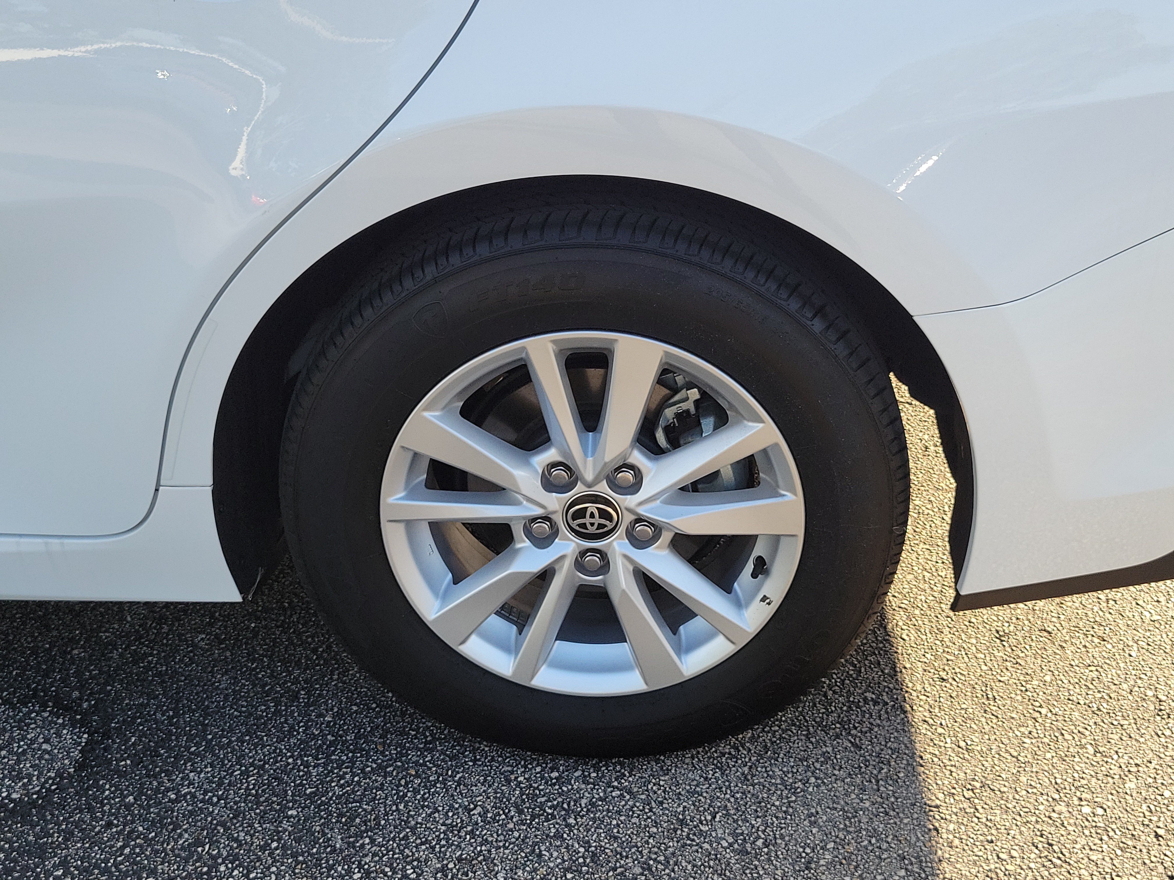 Used 2025 Ice Toyota LE image 7