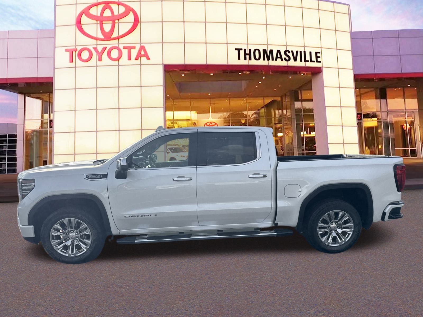 Used 2025 White Frost Tricoat GMC Denali image 8